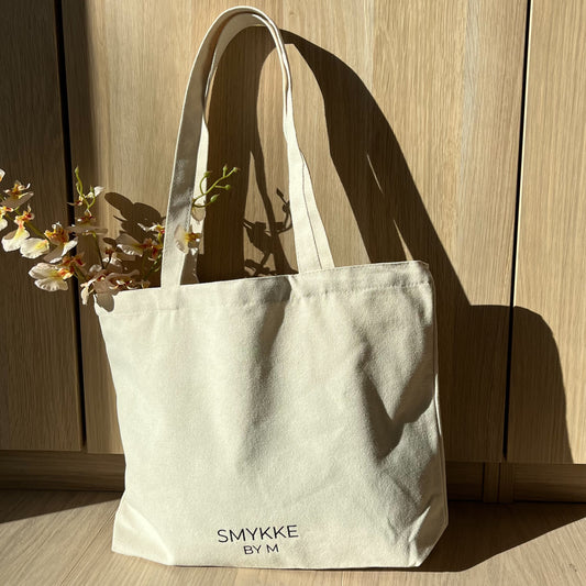 Totebag i canvas med logo og blomster