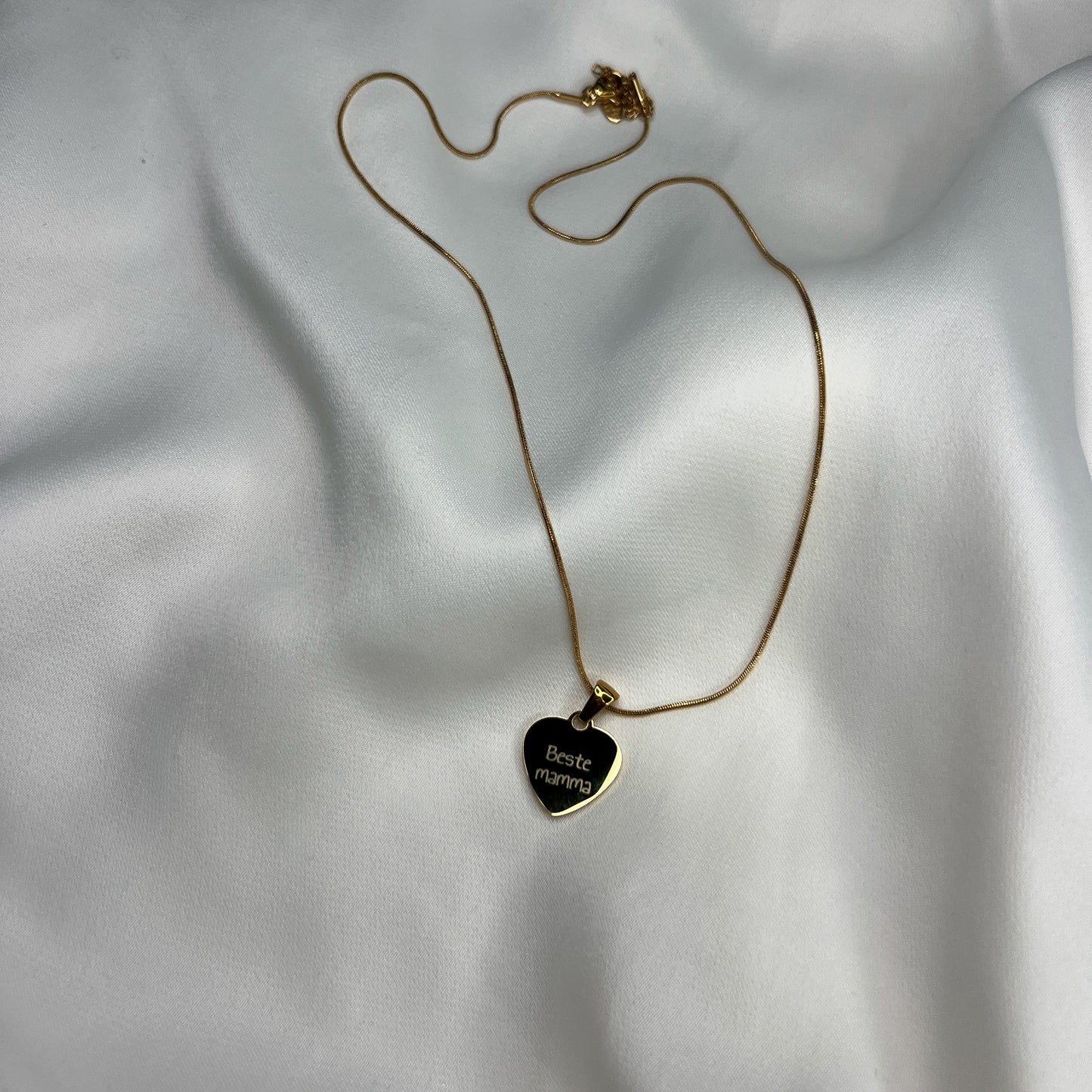 Gravert halskjede - hjerte/sirkel