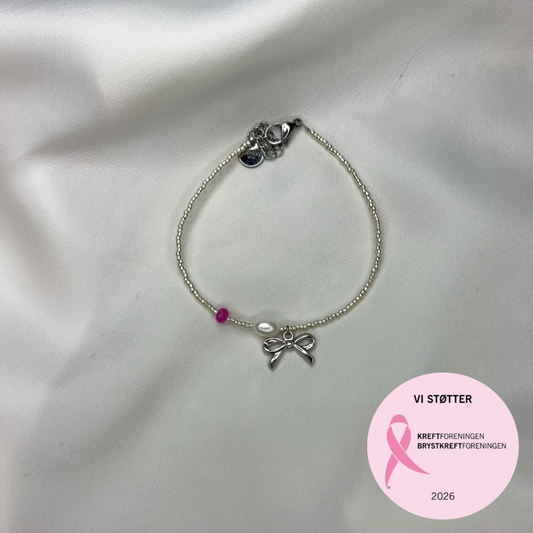 Rosa oktober – Armbånd – Sløyfe, perle og rosa hint