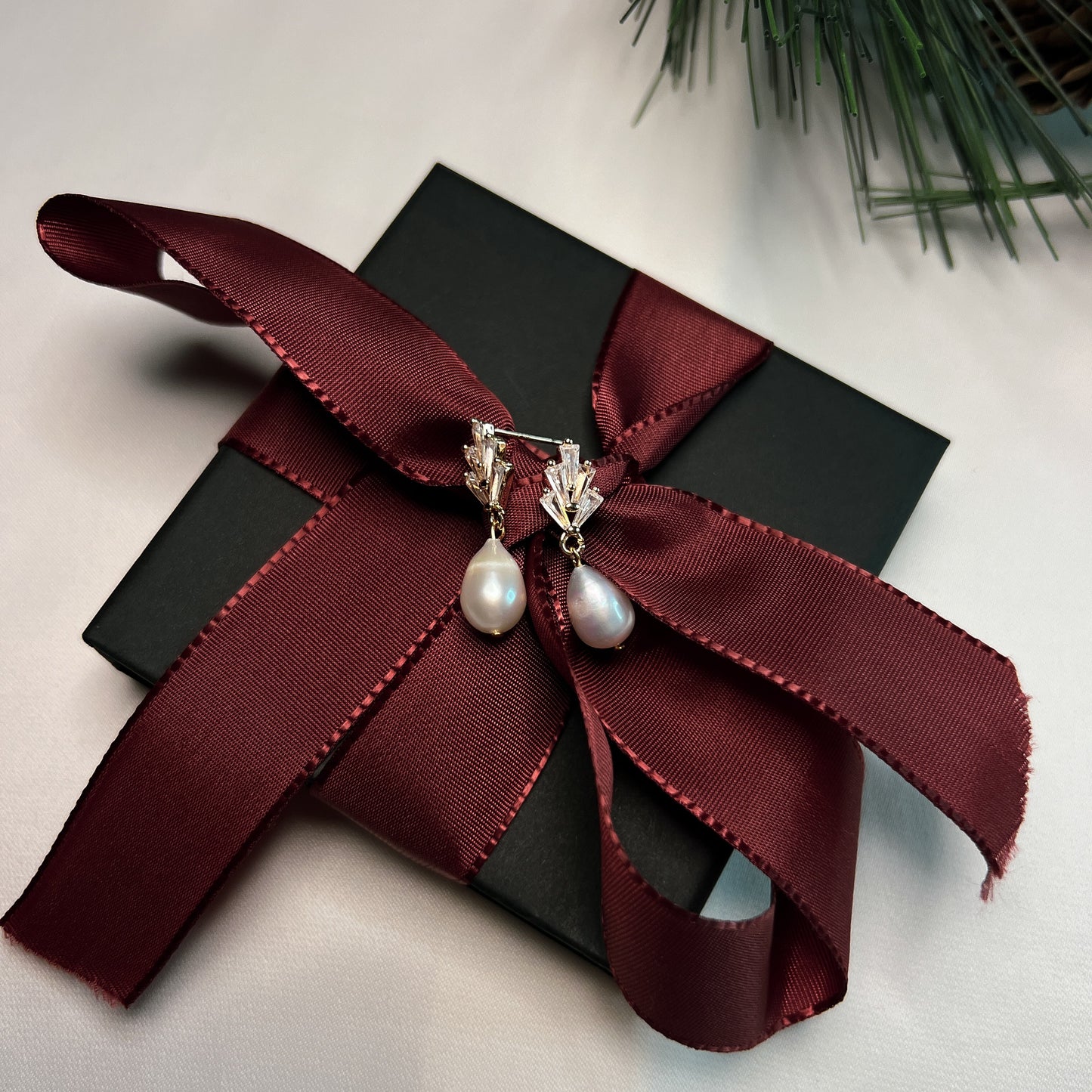 Øredobber - Stjerneskudd - zirkonia & ferskvannsperle