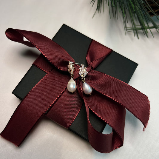 Øredobber - Stjerneskudd - zirkonia & ferskvannsperle