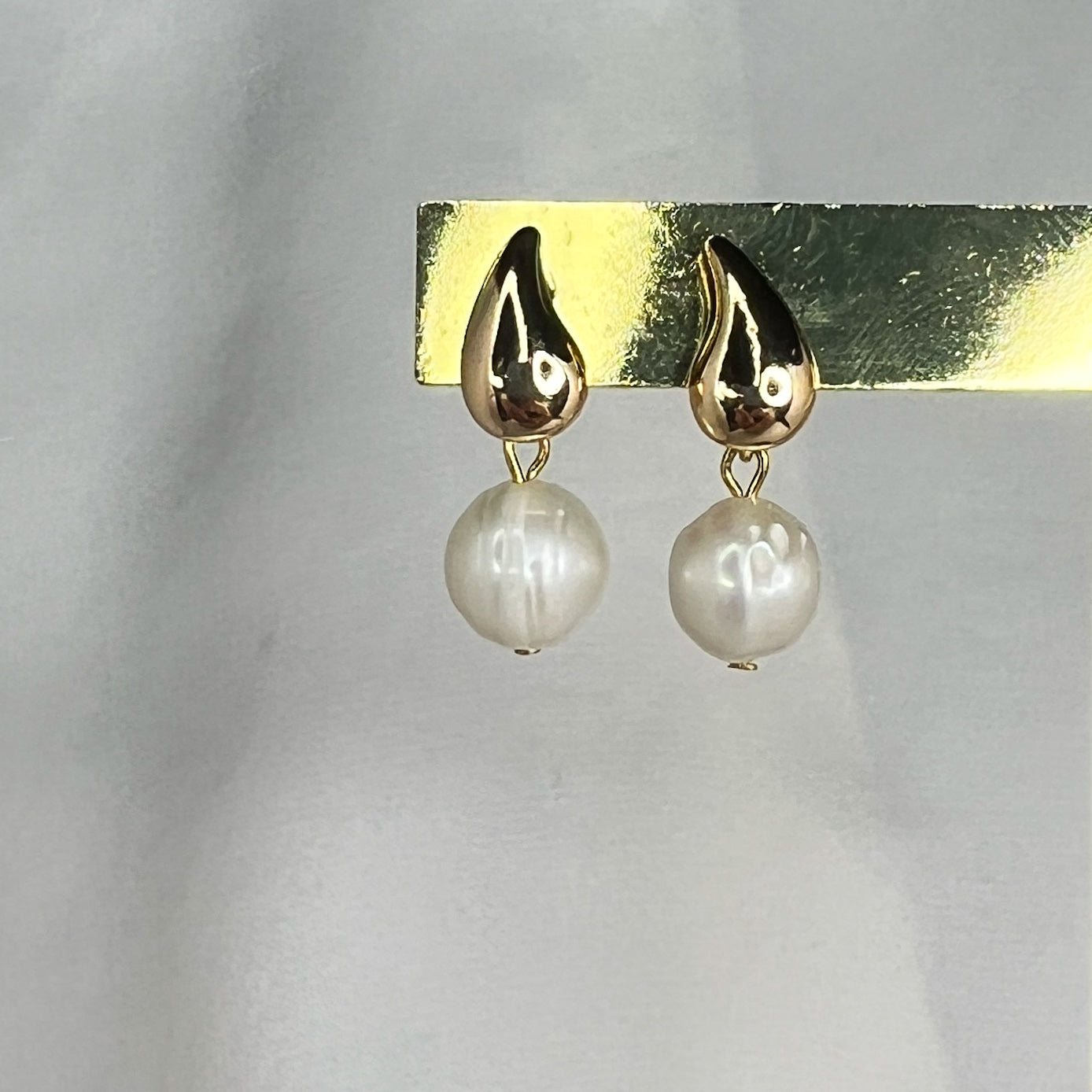 Øredobber - Perlefall - Dråpeformet med ferskvannsperle