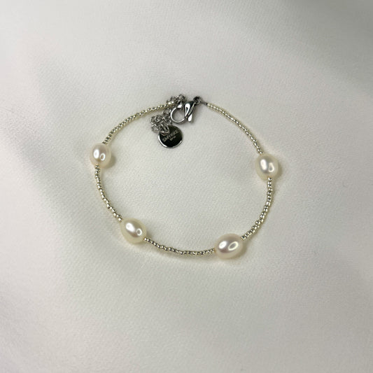 Armbånd Andrea i sølv med ferskvannsperler
