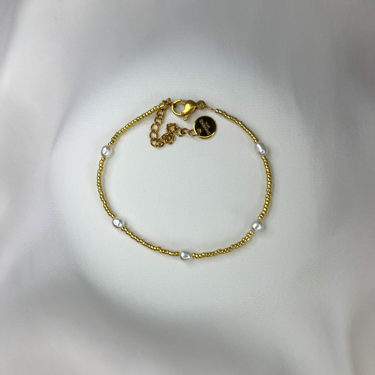 Armbånd Ida i gull med små ferskvannsperler