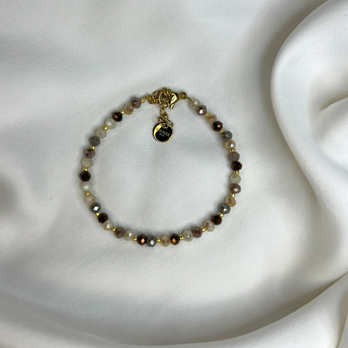 Armbånd Lena med sorte og gylne perler