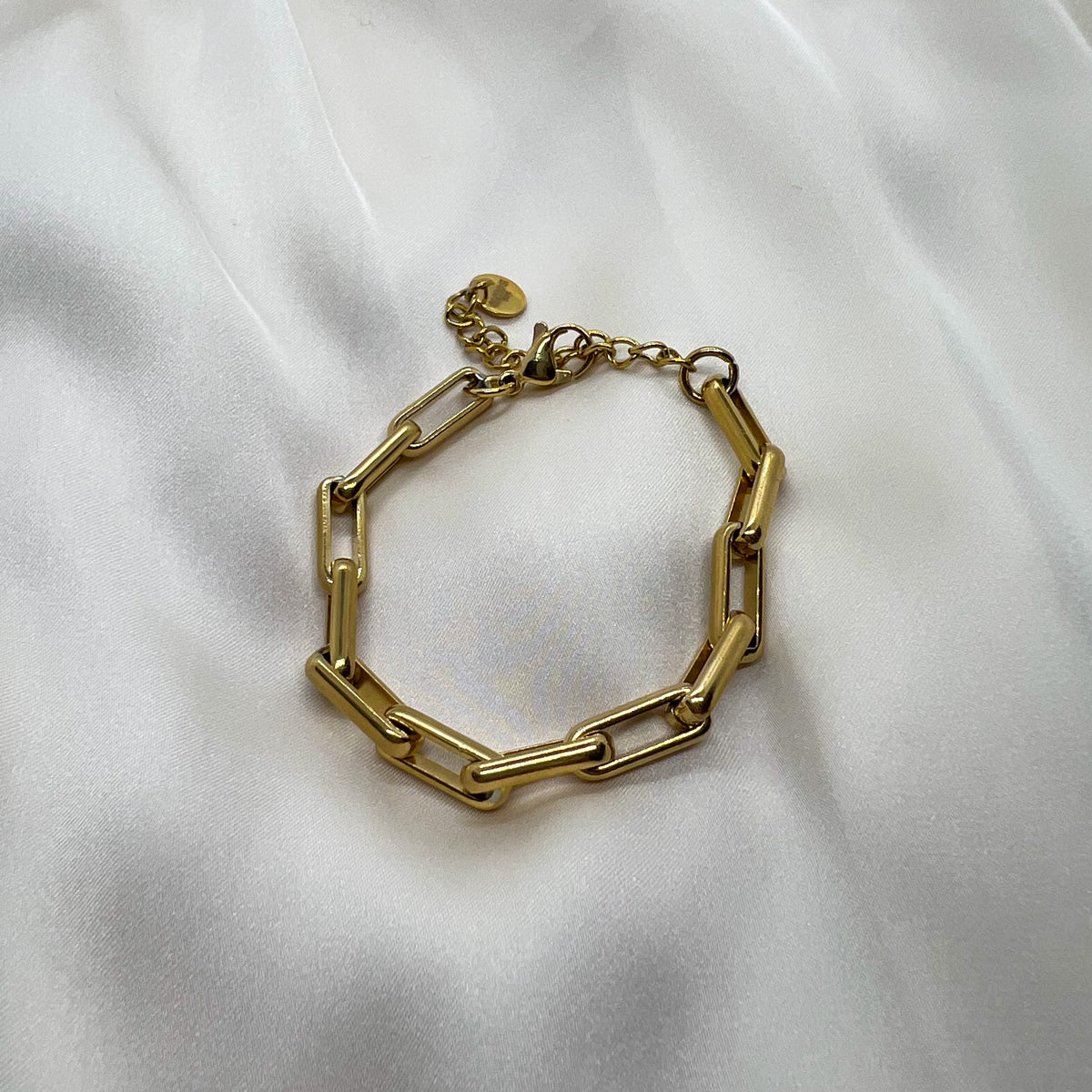 Armbånd Olivia – grovt lenkearmbånd i gull