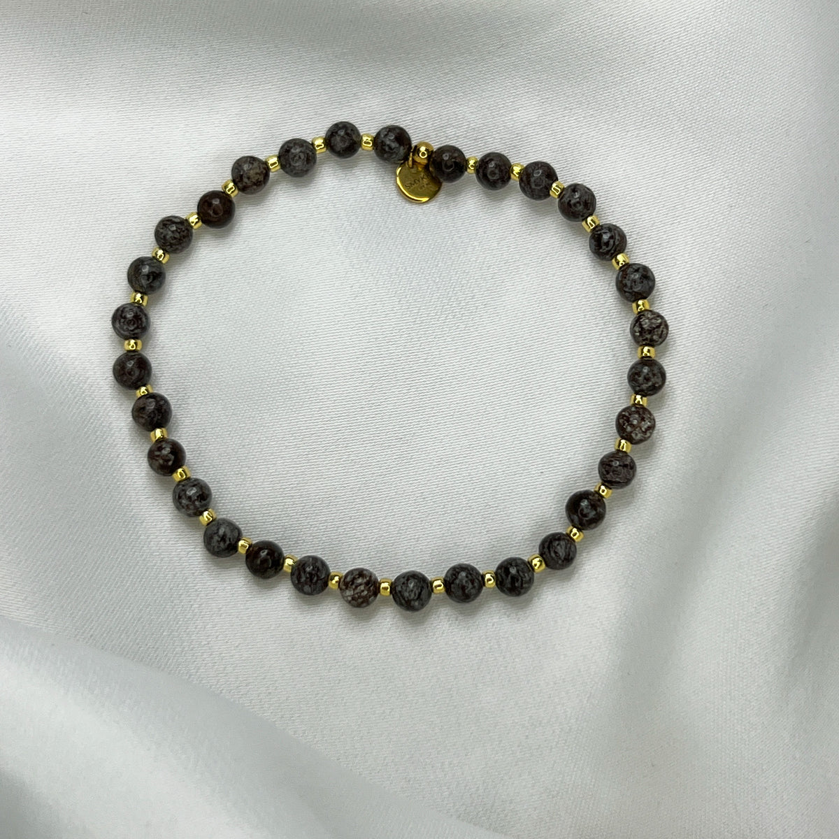 Armbånd Sindre i mørke perler, ovenfra