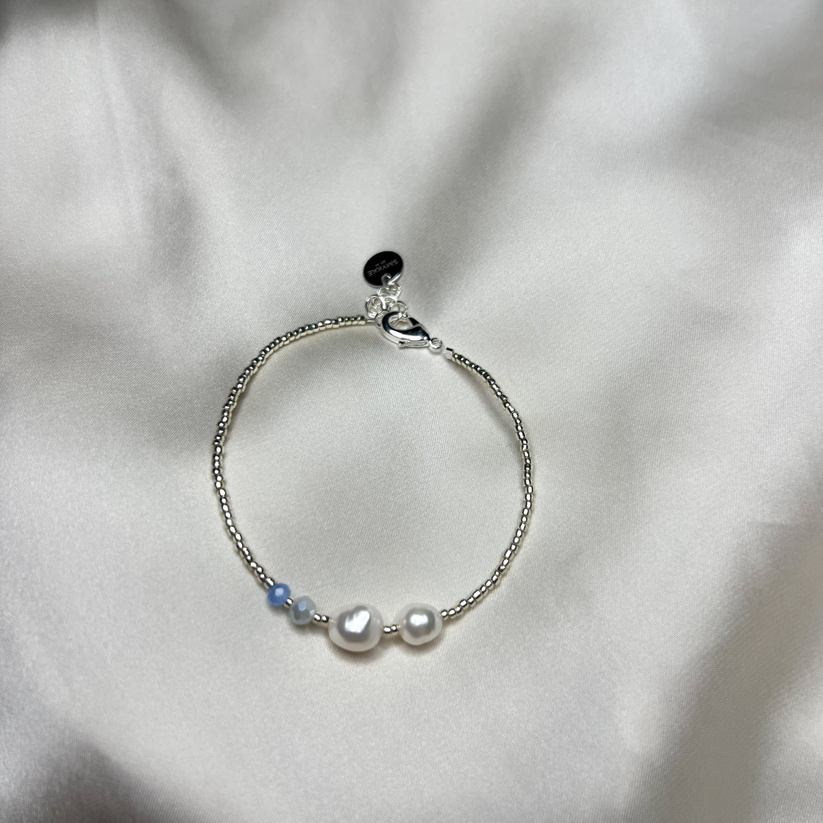 Tone armbånd i sølv, ovenfra
