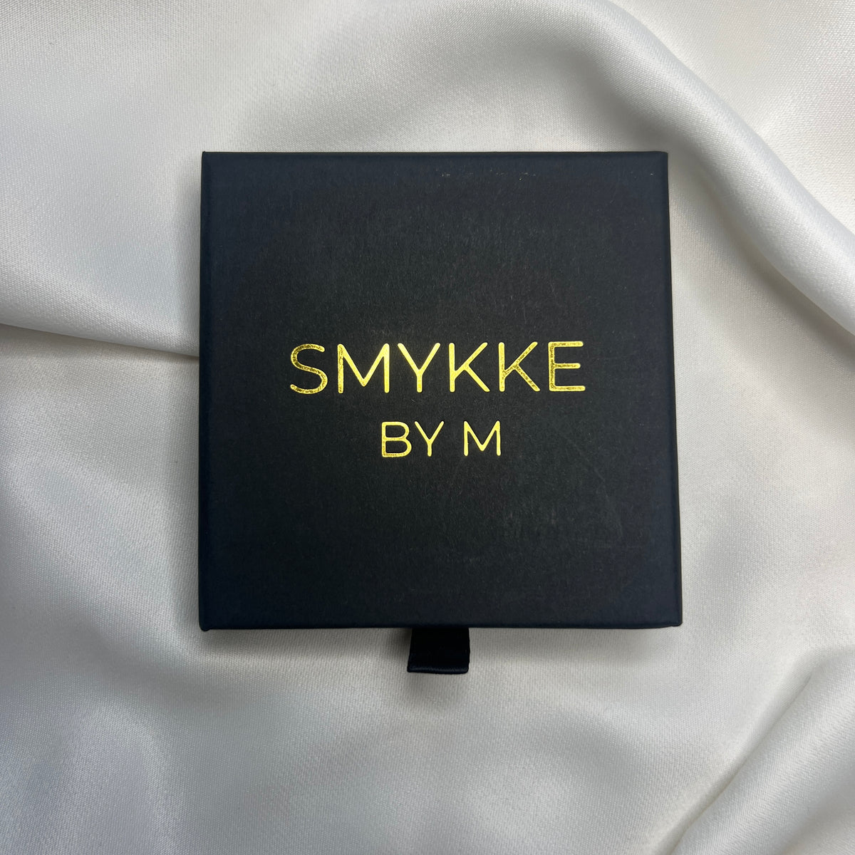Sort gaveeske fra Smykke By M